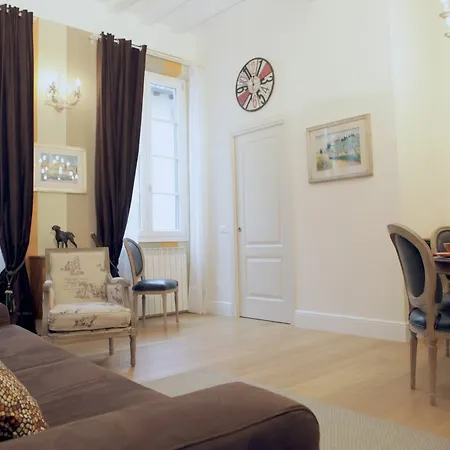 Apartment Elegant And Cozy Center