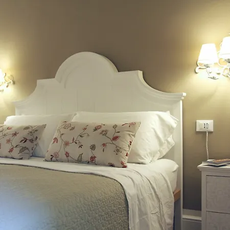 Elegant And Cozy Center Apartment